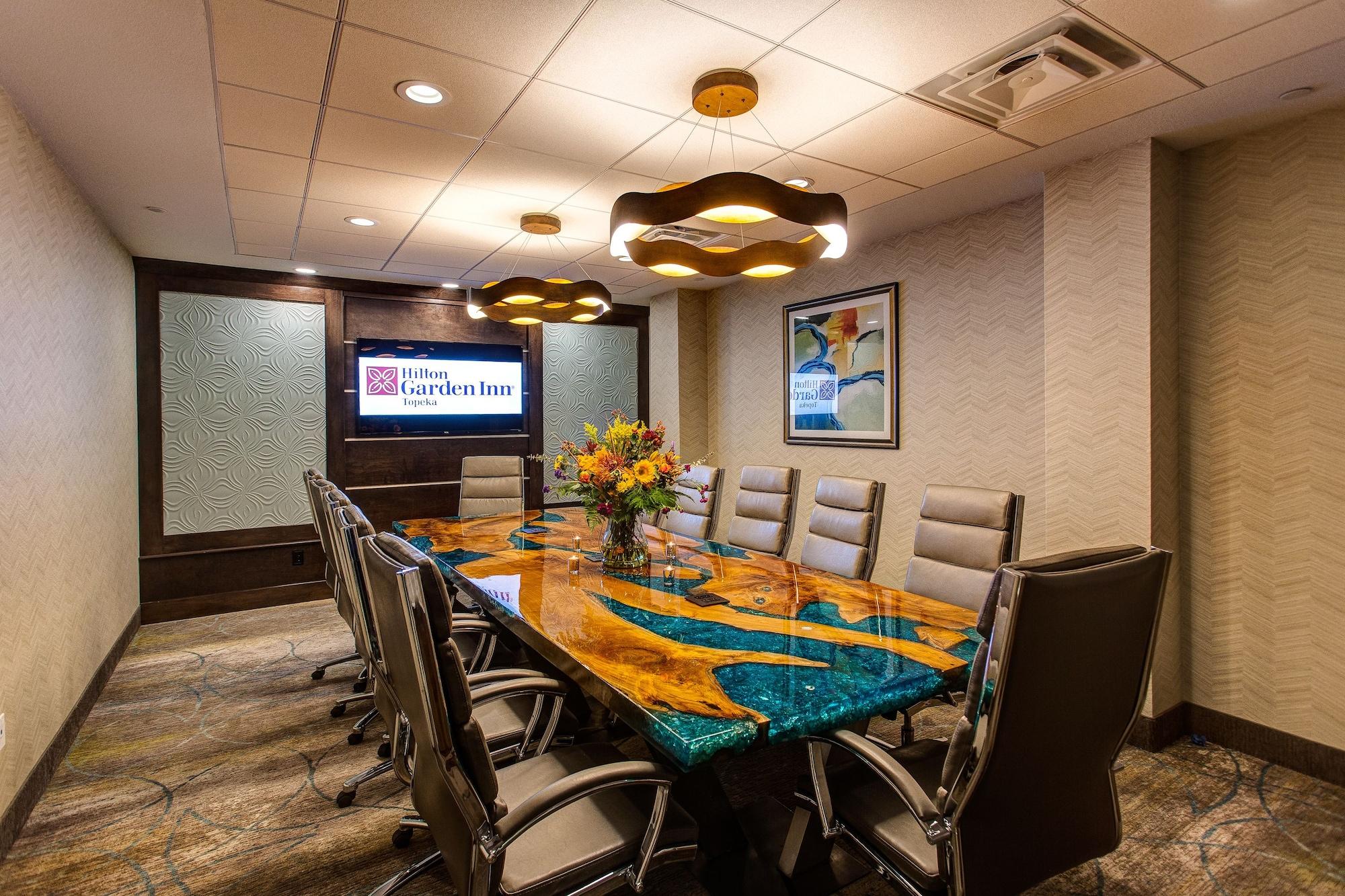 Hilton Garden Inn Топика Екстериор снимка