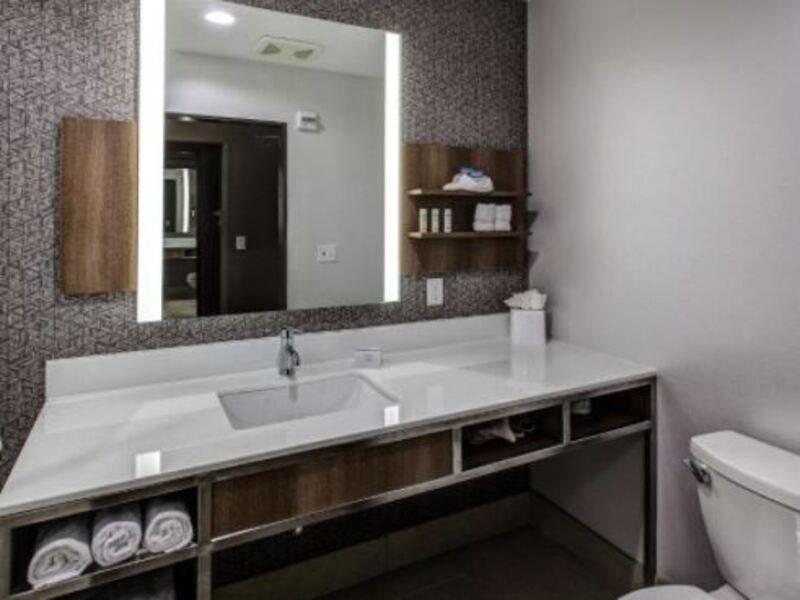 Hilton Garden Inn Топика Екстериор снимка