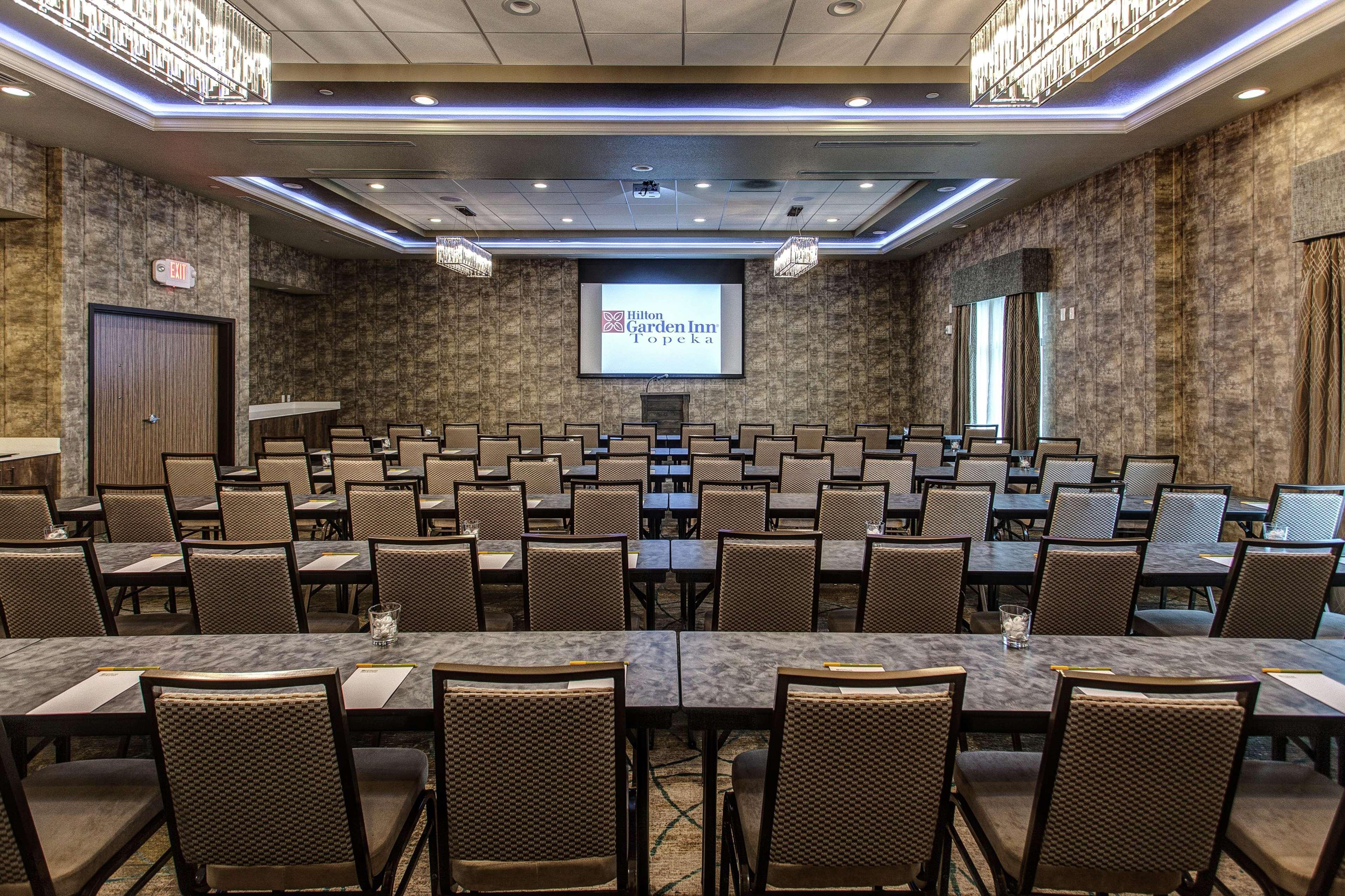 Hilton Garden Inn Топика Екстериор снимка