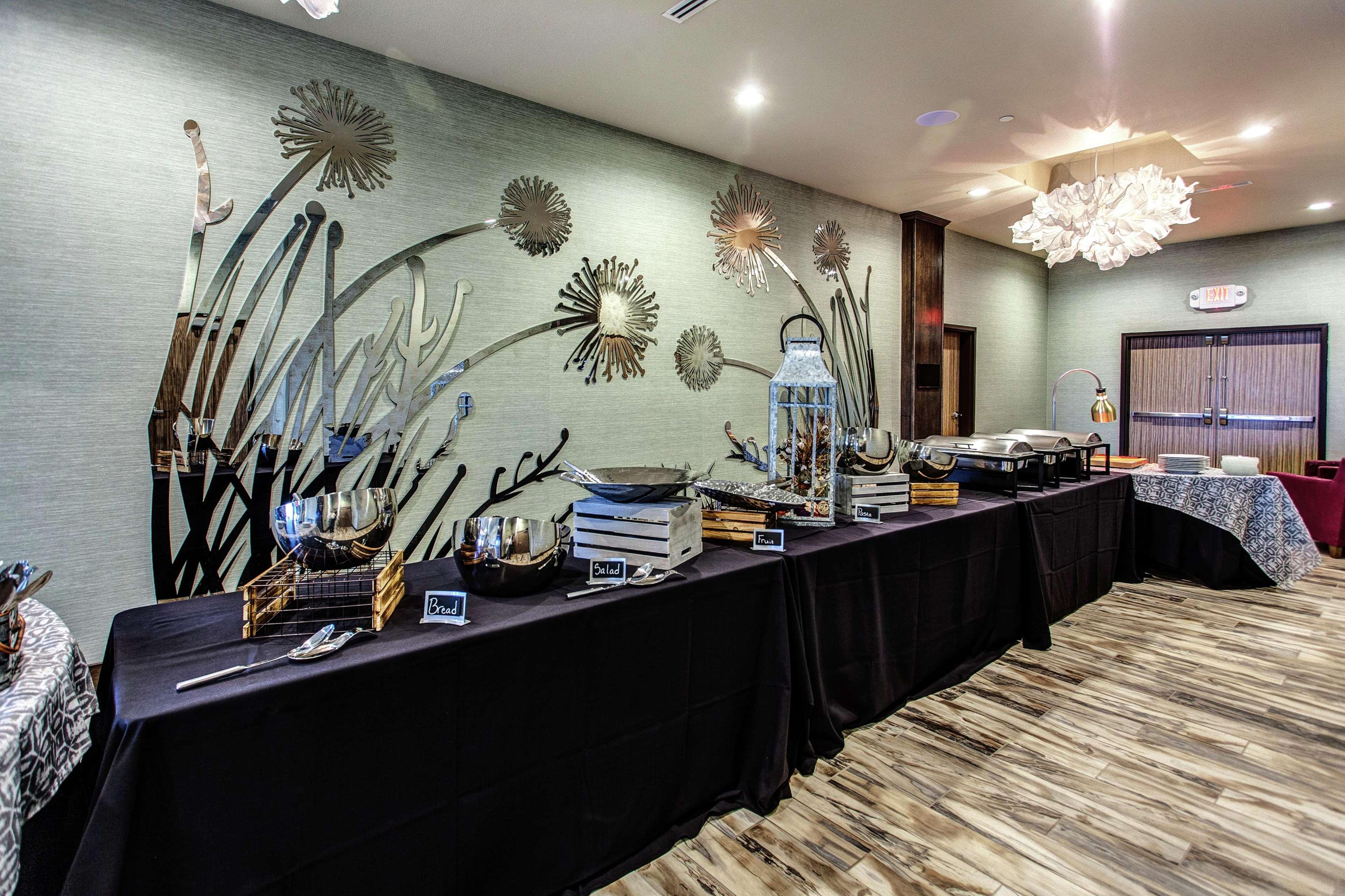 Hilton Garden Inn Топика Екстериор снимка