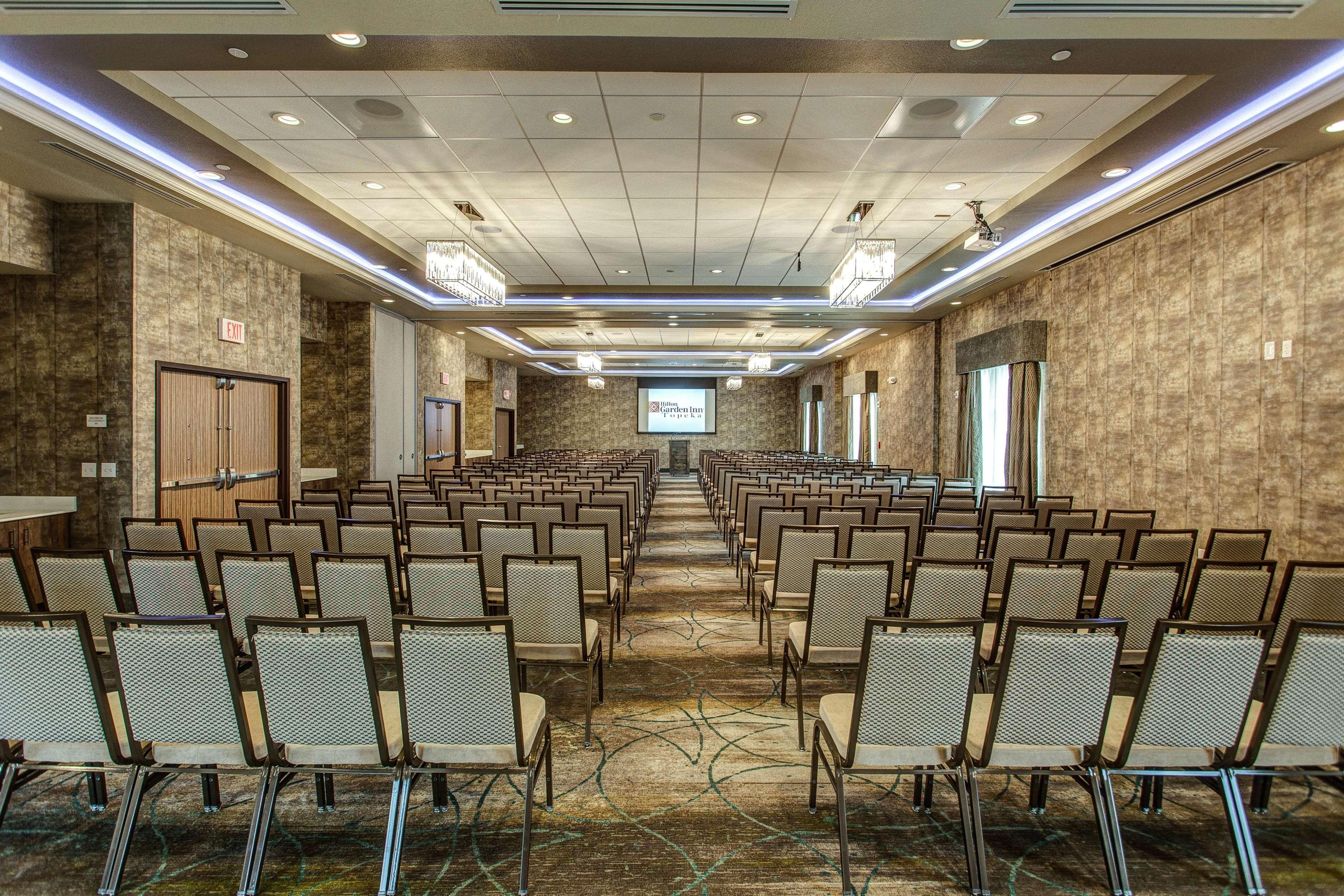Hilton Garden Inn Топика Екстериор снимка