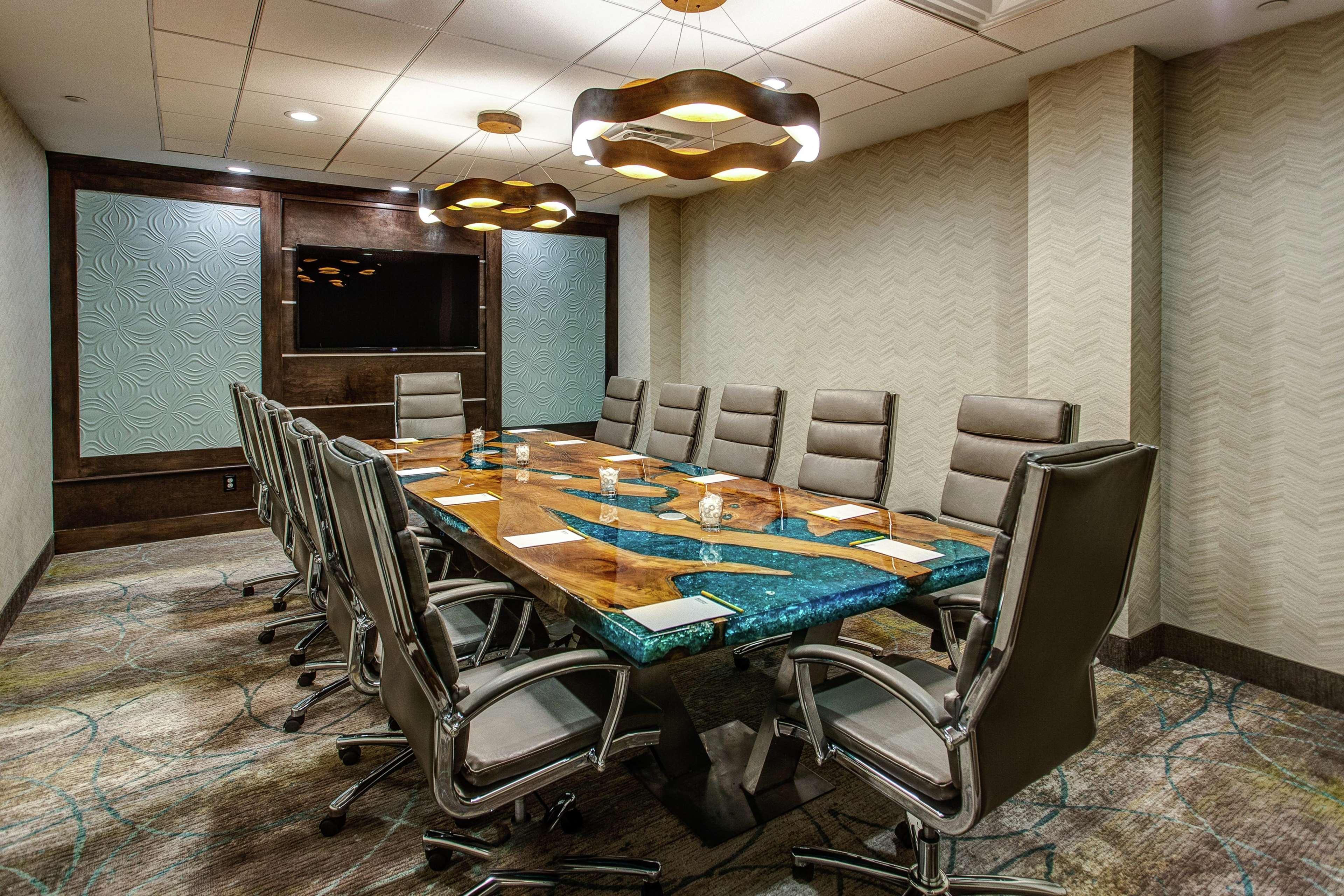 Hilton Garden Inn Топика Екстериор снимка