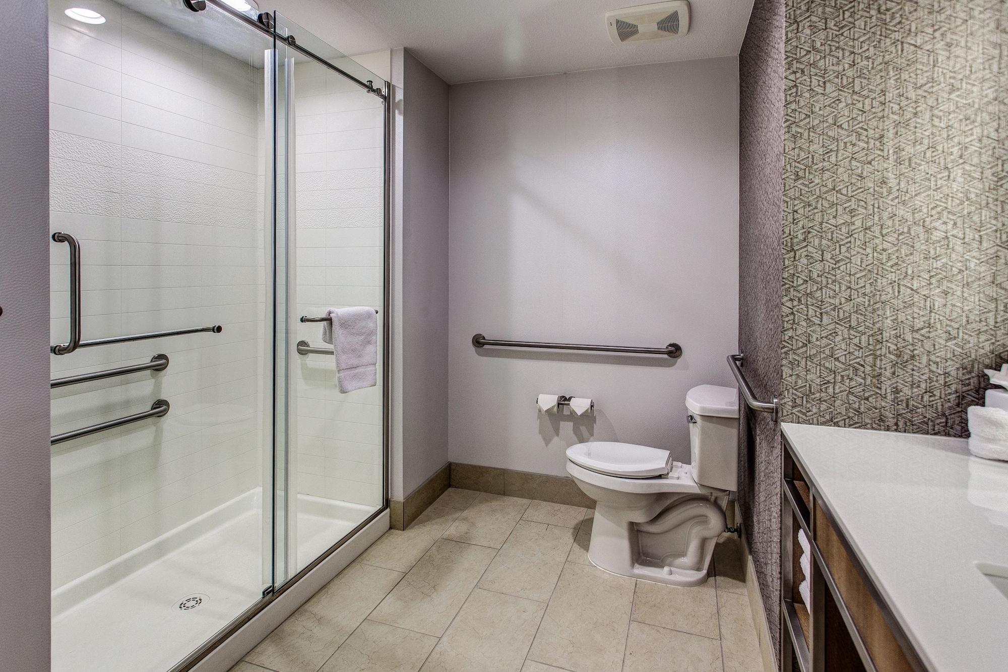 Hilton Garden Inn Топика Екстериор снимка