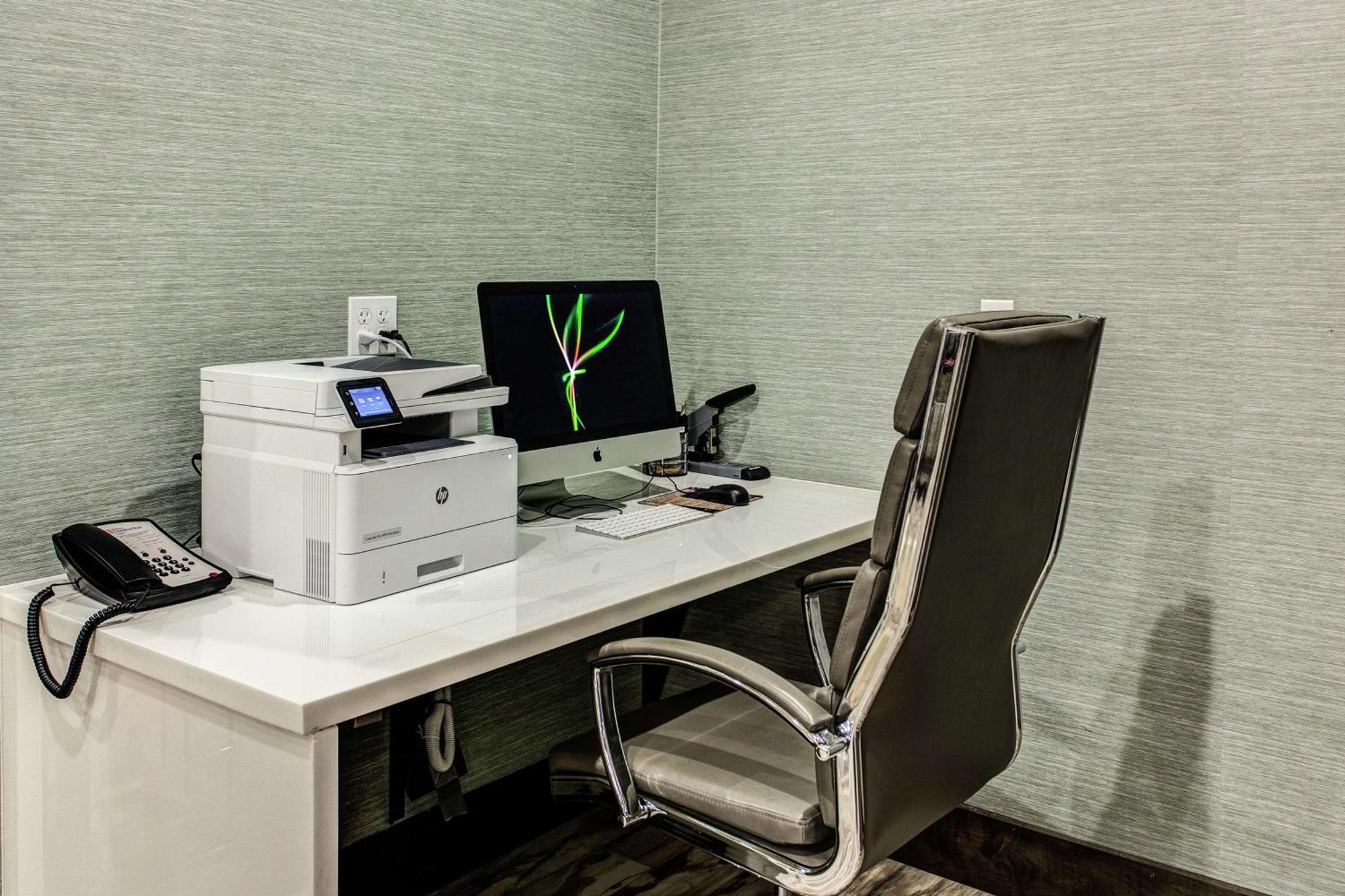 Hilton Garden Inn Топика Екстериор снимка