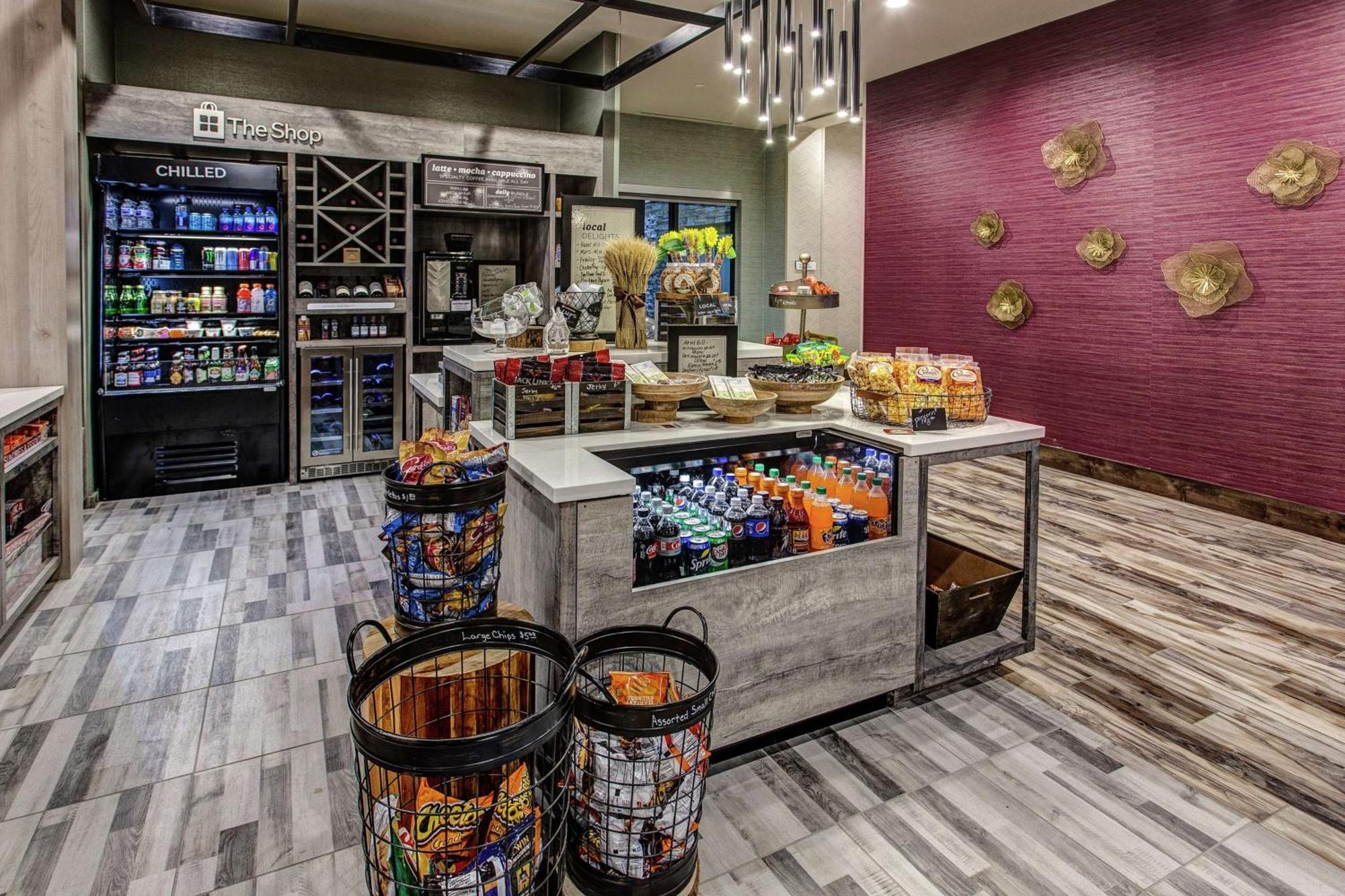 Hilton Garden Inn Топика Екстериор снимка