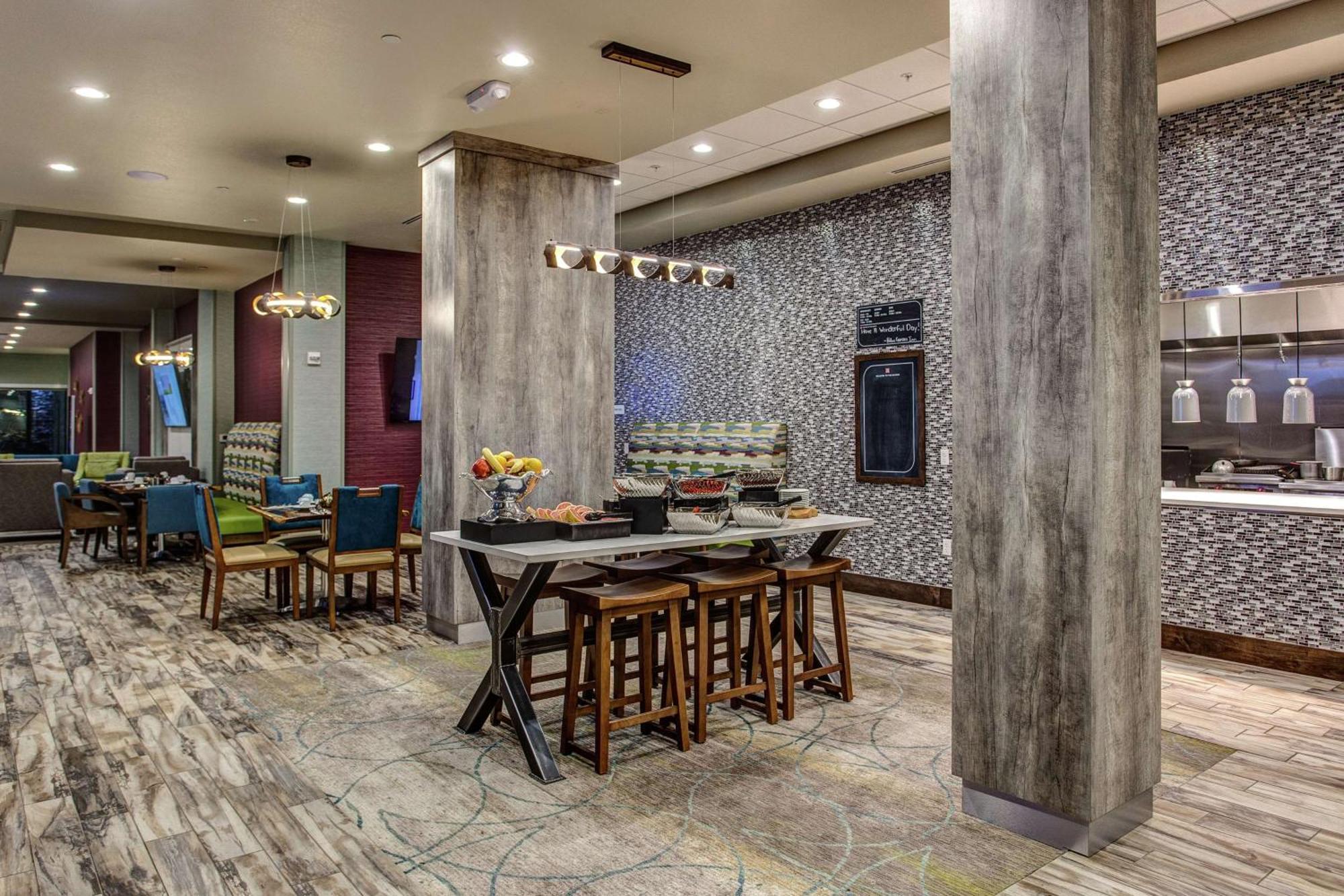 Hilton Garden Inn Топика Екстериор снимка