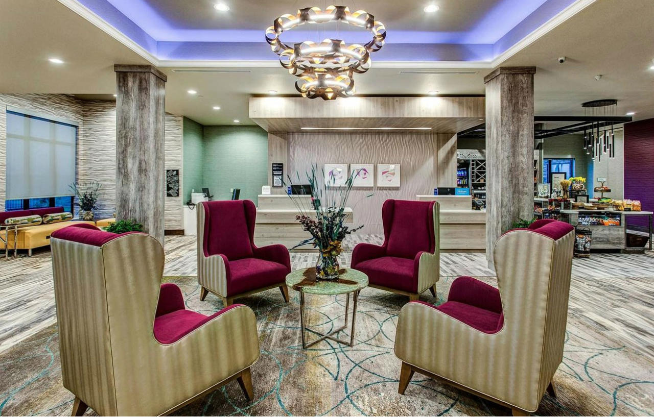 Hilton Garden Inn Топика Екстериор снимка